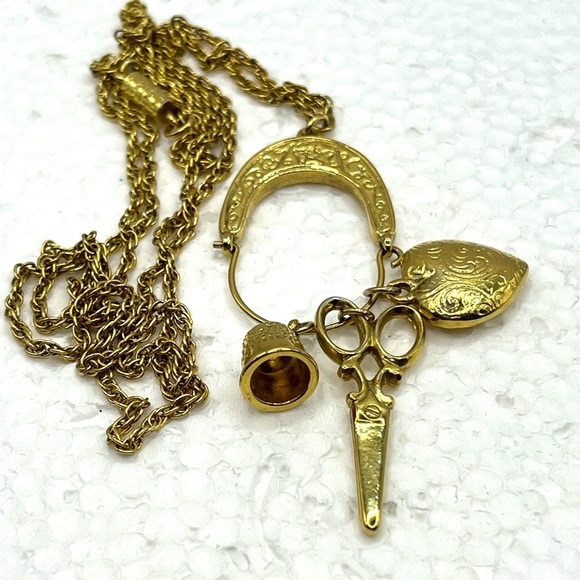 Charm Holder Gold Tone 3 Charms Thimble Heart Scissors Necklace 28” Length - Picture 9 of 11